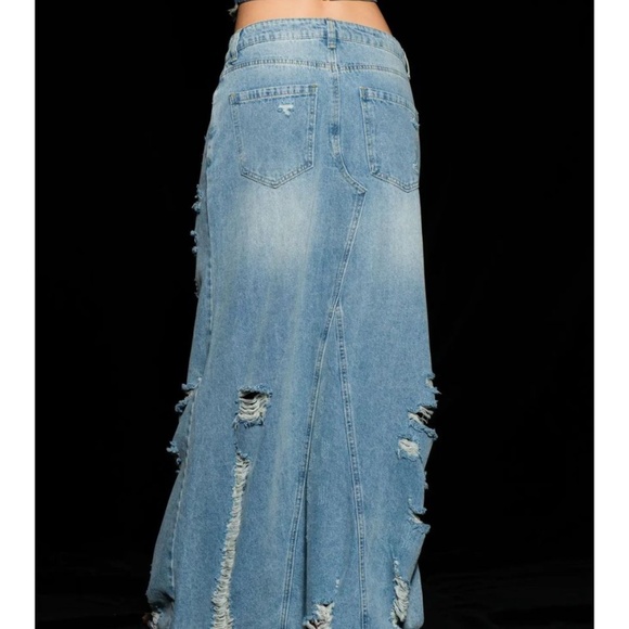 Destroyed denim skirt - Picture 2 of 6